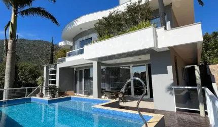 LINDA CASA RESIDENCIAL DE 3 DORMITÓRIOS NO SANTO ANTÔNIO DE LISBOA