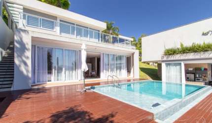ÓTIMA CASA RESIDENCIAL DE 5 DORMITÓRIOS EM SAMBAQUI