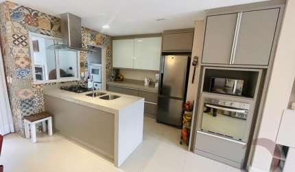 LINDA CASA RESIDENCIAL DE 3 DORMITÓRIOS EM SAMBAQUI