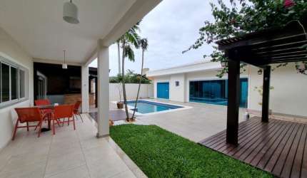 LINDA CASA RESIDENCIAL DE 5 DORMITÓRIOS EM SAMBAQUI