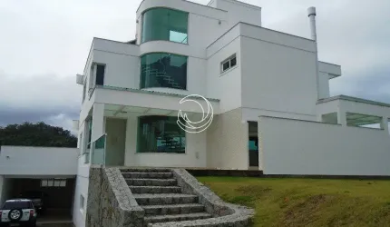 ÓTIMA CASA RESIDENCIAL DE 5 DORMITÓRIOS EM CACUPÉ