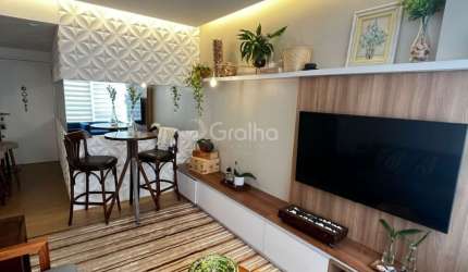CHARMOSO APARTAMENTO DE 2 DORMITÓRIOS NO CENTRO DE FLORIANÓPOLIS