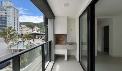 LINDO APARTAMENTO DE 2 DORMITÓRIOS NO CENTRO DE FLORIANÓPOLIS