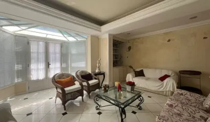 EXCELENTE CASA RESIDENCIAL DE 4 DORMITÓRIOS NO CENTRO DE FLORIANÓPOLIS