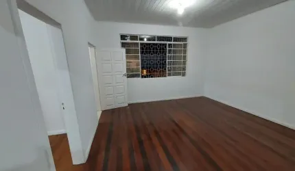 EXCELENTE CASA DE 4 DORMITÓRIOS NO CENTRO DE FLORIANÓPOLIS