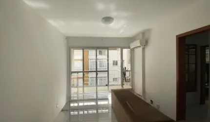 ÓTIMO APARTAMENTO DE 2 SUÍTES NO CENTRO DE FLORIANÓPOLIS