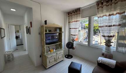 ÓTIMO APARTAMENTO DE 2 DORMITÓRIOS NO CENTRO DE FLORIANÓPOLIS