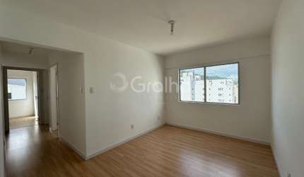 ÓTIMO APARTAMENTO DE 3 DORMITÓRIOS NO CENTRO DE FLORIANÓPOLIS