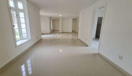 LINDA CASA RESIDENCIAL DE 4 DORMITÓRIOS NO CENTRO DE FLORIANÓPOLIS