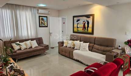 APARTAMENTO DE 4 DORMITÓRIOS NO CENTRO DE FLORIANÓPOLIS