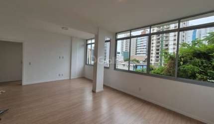 APARTAMENTO DE 3 DORMITÓRIOS SENDO 1 SUÍTE NO CENTRO DE FLORIANÓPOLIS