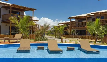 ITACIMIRIM, EXCELENTE APTO TIPO VILLAGE DUPLEX COM 3 SUITES E 167 M² PÉ NA AREIA. PORTEIRA FECHADA