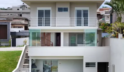 Casa Sobrado, 3 dormitórios (3 suítes), 4 vagas. Floradas da Serra, Sjc.