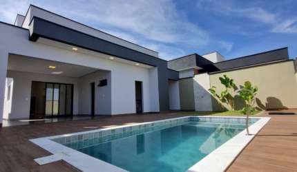 Casa Térrea, 3 Dormitórios(sendo 1 suíte), 349m², Condomínio Mantiqueira.