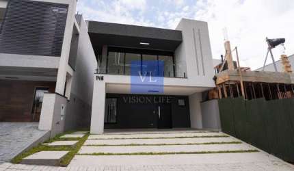 Casa Espaçosa em Condomínio Premium: 4 Quartos, 1 Suíte, 2 Vagas - Santa Cândida, Curitiba/PR - R$1.199.000
