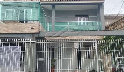 Sobrado com 03 Quartos (02 Suítes) - Alto Boqueirão