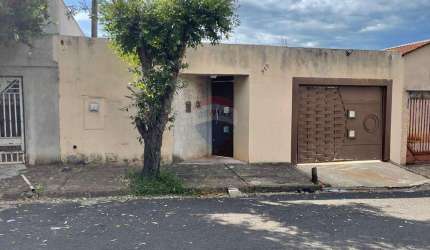 Casa com lazer completo à sua espera!