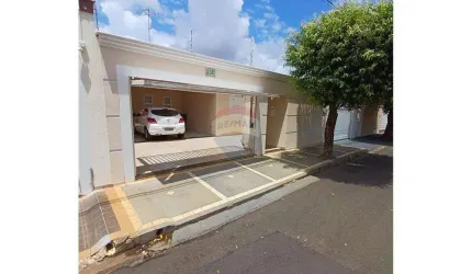 Casa com 3 quartos à venda na carlos de campos, 198, Dona Amélia, Araçatuba por R$ 400.000