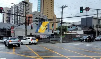 'Terreno de Esquina na Figueiras - 600m² para Aluguel, Ótima Localização!'