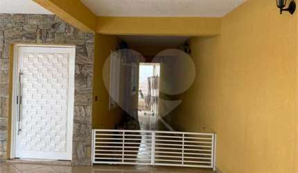 Casa com 3 quartos à venda na Rua Augusto, 33, Vila Martins, Carapicuíba, 325 m2 por R$ 880.000