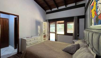 Chácara / sítio com 4 quartos à venda na Rua das Laranjeiras, 146, Chácara dos Lagos, Carapicuíba, 320 m2 por R$ 2.400.000