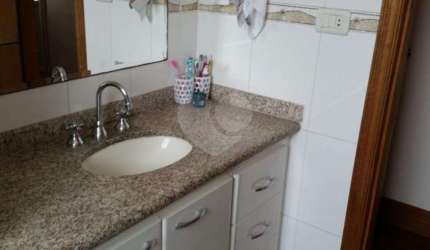 Casa com 4 quartos para alugar na Rua Jandira, 48, Parque Santo Antônio, Guarulhos, 150 m2 por R$ 4.800