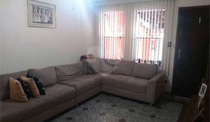 Casa com 3 quartos à venda na Rua Padre Antônio Vieira, 43, Jardim Vila Galvão, Guarulhos, 164 m2 por R$ 800.000