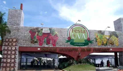 Chácara / sítio com 4 quartos à venda na Rua Madri, 1, Vista Alegre, Vinhedo, 450 m2 por R$ 1.345.000