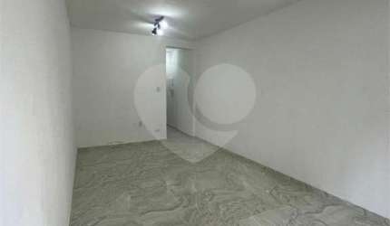 Kitnet / Stúdio à venda na Largo do Arouche, 197, República, São Paulo, 31 m2 por R$ 165.000