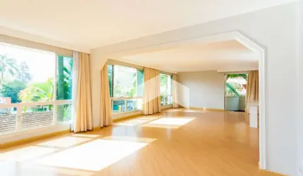 Apartamento com 272 m², 4 quartos sendo 1 suíte para alugar no bairro Cabral.