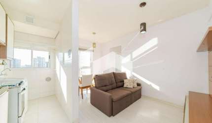 APARTAMENTO MOBILIADO NO CENTRO DE CURITIBA