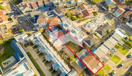 Terreno com 797 m²,  à venda no bairro Uberaba. Perfeito para construção de sobrados ou sua casa dos sonhos!