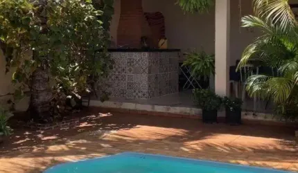 Vende-se Linda Casa no Centro de Piratininga