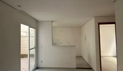 ALUGO APARTAMENTO TÉRREO COM ÁREA PRIVATIVA