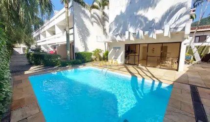 Casa de Condomínio com 4 dorms, 100 metros praia da Enseada