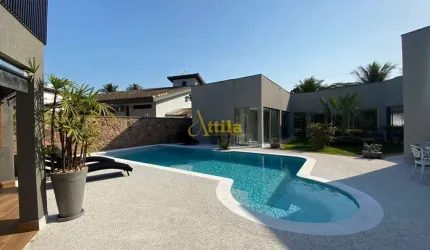 Casa de alto padrão em localização privilegiada e PI privativa.