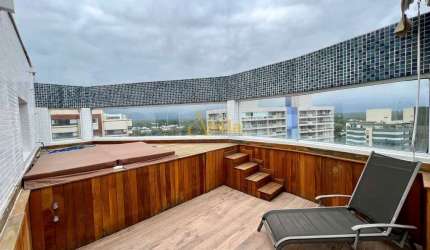 Cobertura duplex pé na areia com 5 suítes e vista para o mar