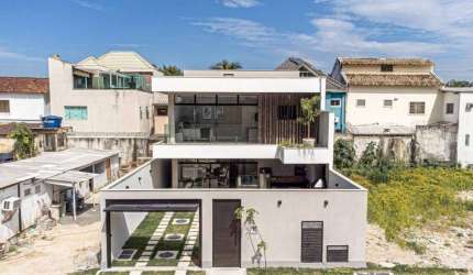 Casa em Vargem Grande, 4 Quartos, 3 Suítes, 202 m², 3 Vagas de Garagem, Condomínio Fechado