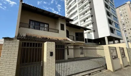 Casa com 3 quartos à venda na Rua Eça de Queiros, 138, Saguaçu, Joinville por R$ 1.400.000