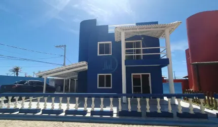 Casa Triplex com 03 quartos, 01 suíte em condomínio fechado - Stella Mares