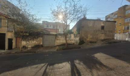 Lote 300 metros Bairro Sagrada Familia
