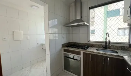 Apartamento 03 quartos, suite, 2 vagas e armários no Bairro Sta Terezinha/BH