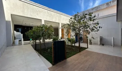 Casa 04 quartos, 03 suites , area gourmet e 02 vagas de garagem no Caiçara