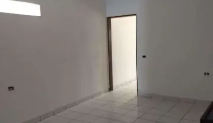 Se você está em busca de uma casa térrea aconchegante e espaçosa, essa é a opção perfeita para você! Localizada em Batistini, um bairro tranquilo e charmoso de São Bernardo do Campo, essa casa oferece