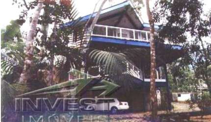 Ubatuba, Praia do Felix - Pé na areia, sobrado com 200m2, estilo rustico, 04 Suítes.