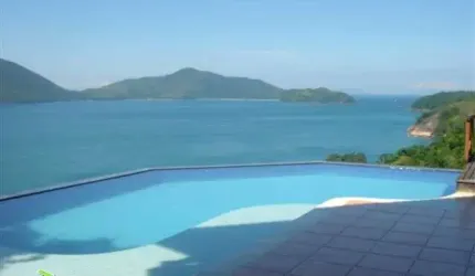 Ubatuba, Condomínio Ponta das Toninhas, Belíssima casa com cinematográfica vista para o mar e Ilha Anchieta