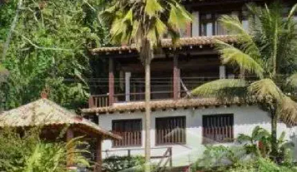 Praia Vermelha do Centro – Linda vista para mar, com 05 dormitórios sendo 04 suítes, área de 350m2, área de lazer.