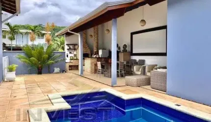Ubatuba country club, linda casa com 03 dorm. E área de lazer.