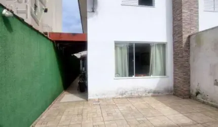Ubatuba, Estufa II - Sobrado geminado com 03 dormitórios (01 suíte).