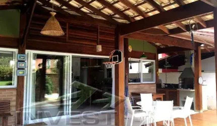 Ubatuba, Horto - Vila Verde - Belíssima casa com 03 dormitórios e piscina.